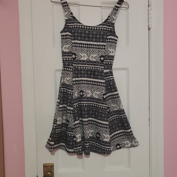 HM Divided patterned black/white mini dress - Picture 2 of 7